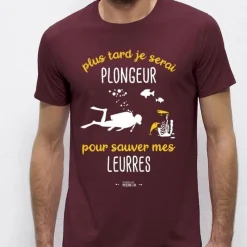 Monsieur Pêcheur Tee Shirt Manches Courtes Homme Plus Tard Je Serais Plongeur - Burgundy